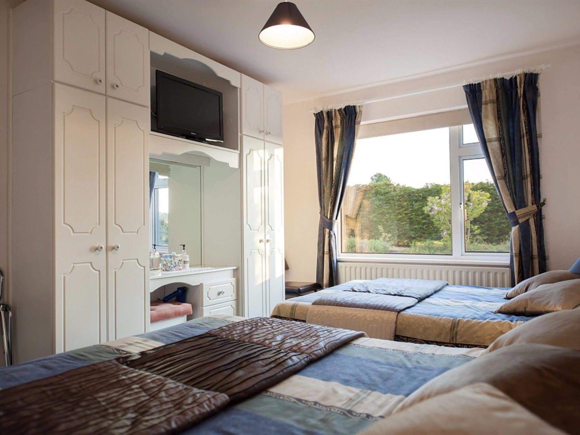 The Waterfront House Country Home Oughterard Dış mekan fotoğraf
