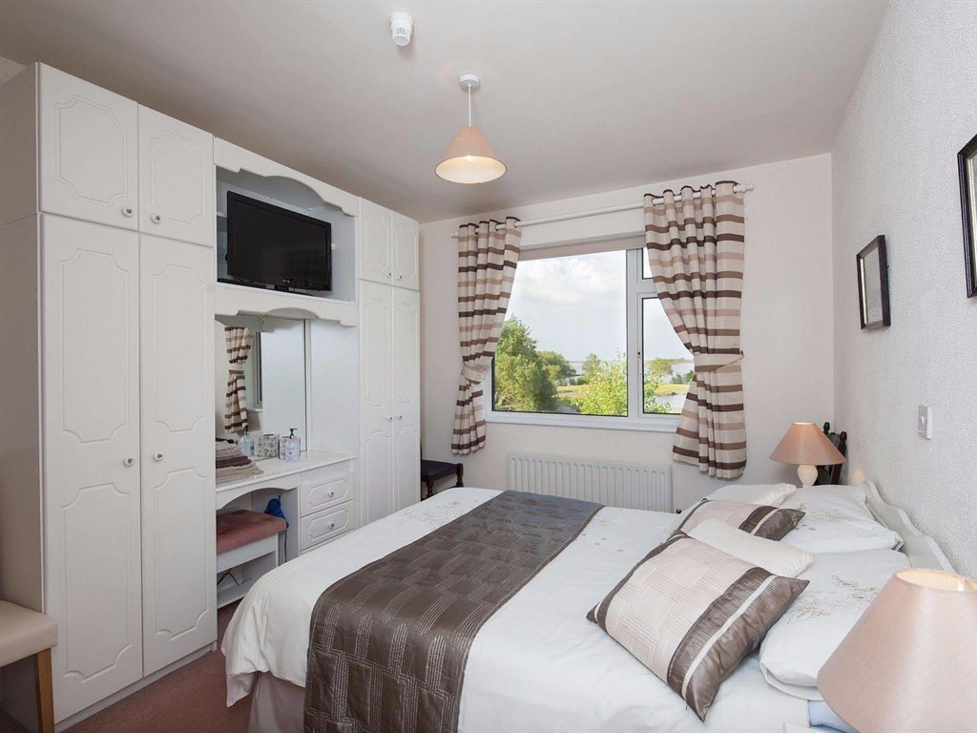 The Waterfront House Country Home Oughterard Dış mekan fotoğraf